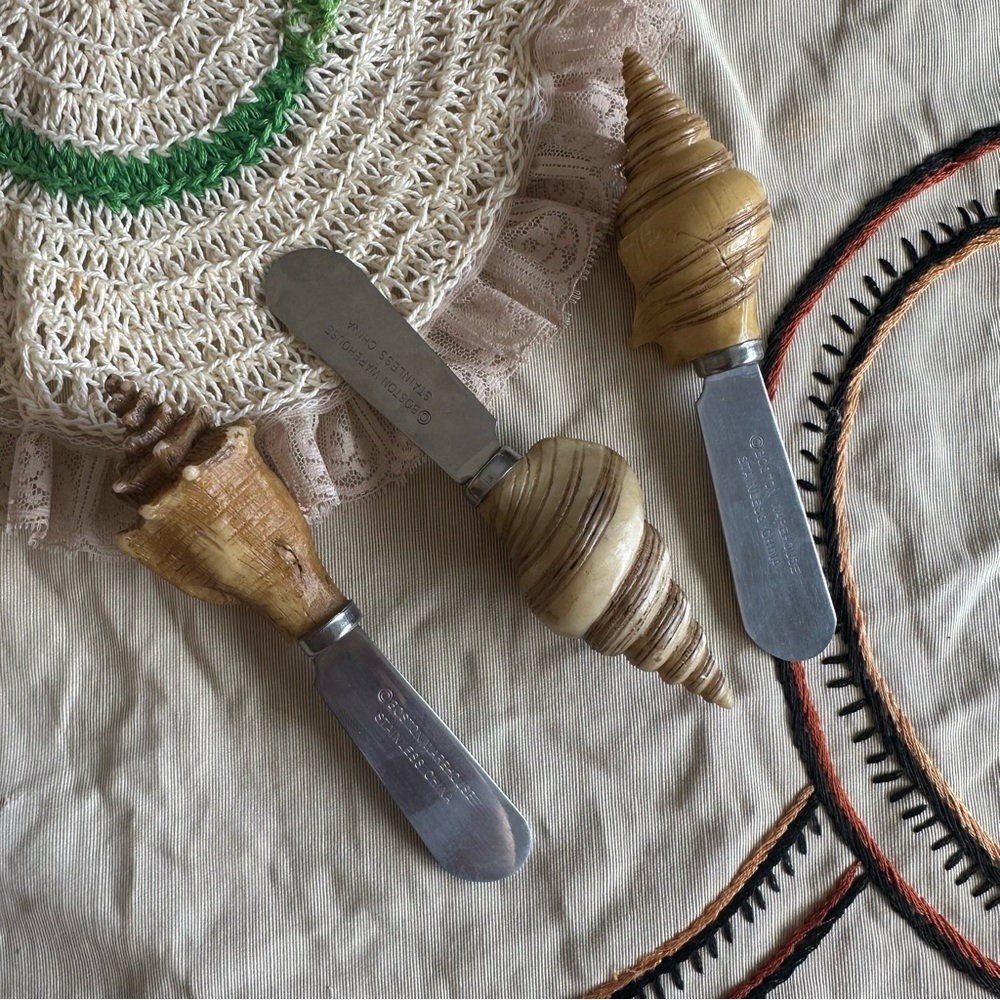 3/$25 - Set of Three Shell Handle Spreaders